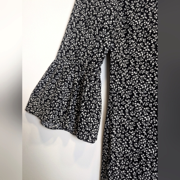 MINKPINK Black White Floral Mock Neck Bell Sleeve Ruffle Mini Dress Size Small - Picture 3 of 8